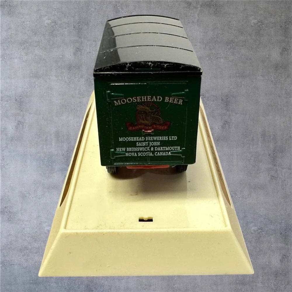 Mack 1920 Mack AC Truck Green Good Moosehead Beer‎ Diecast Display